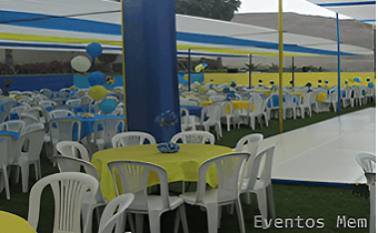 Toldo instalado para evento al aire libre
